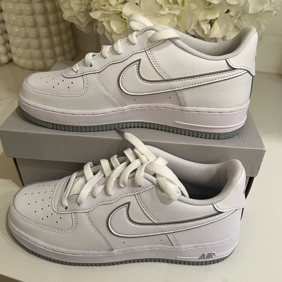 🤍 NEW Nike shoes Air Force 1 (GS) Court Borough | Size 7y | 8.5 Women’s | - Picture 9 of 13